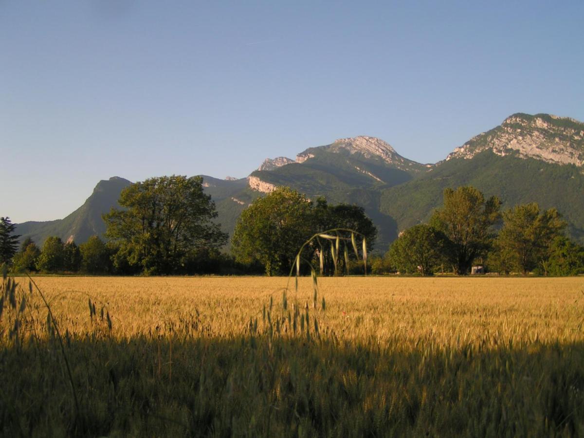 Les Champs Dores Noyarey Екстериор снимка